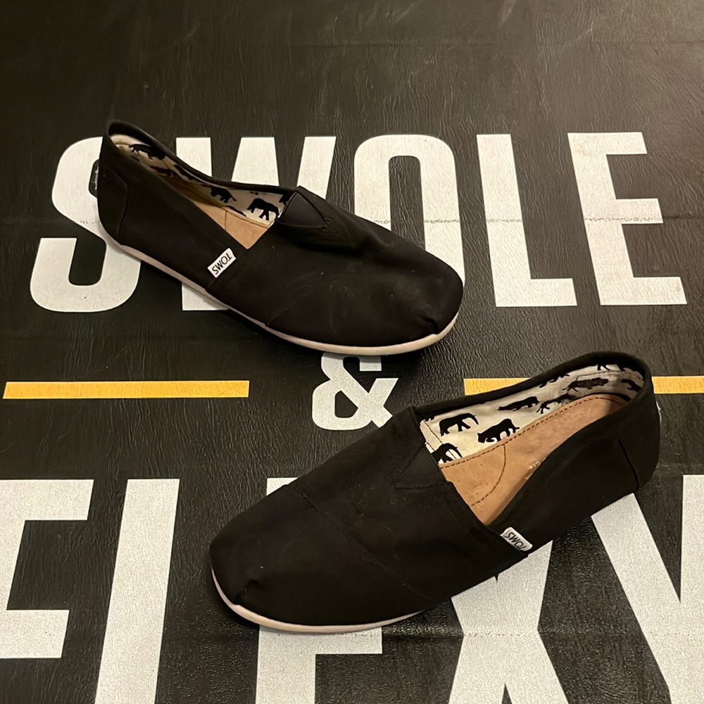 Toms men’s 8.5 worn twice